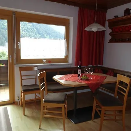 Appartement Haus Lifinar - Carmen Juen